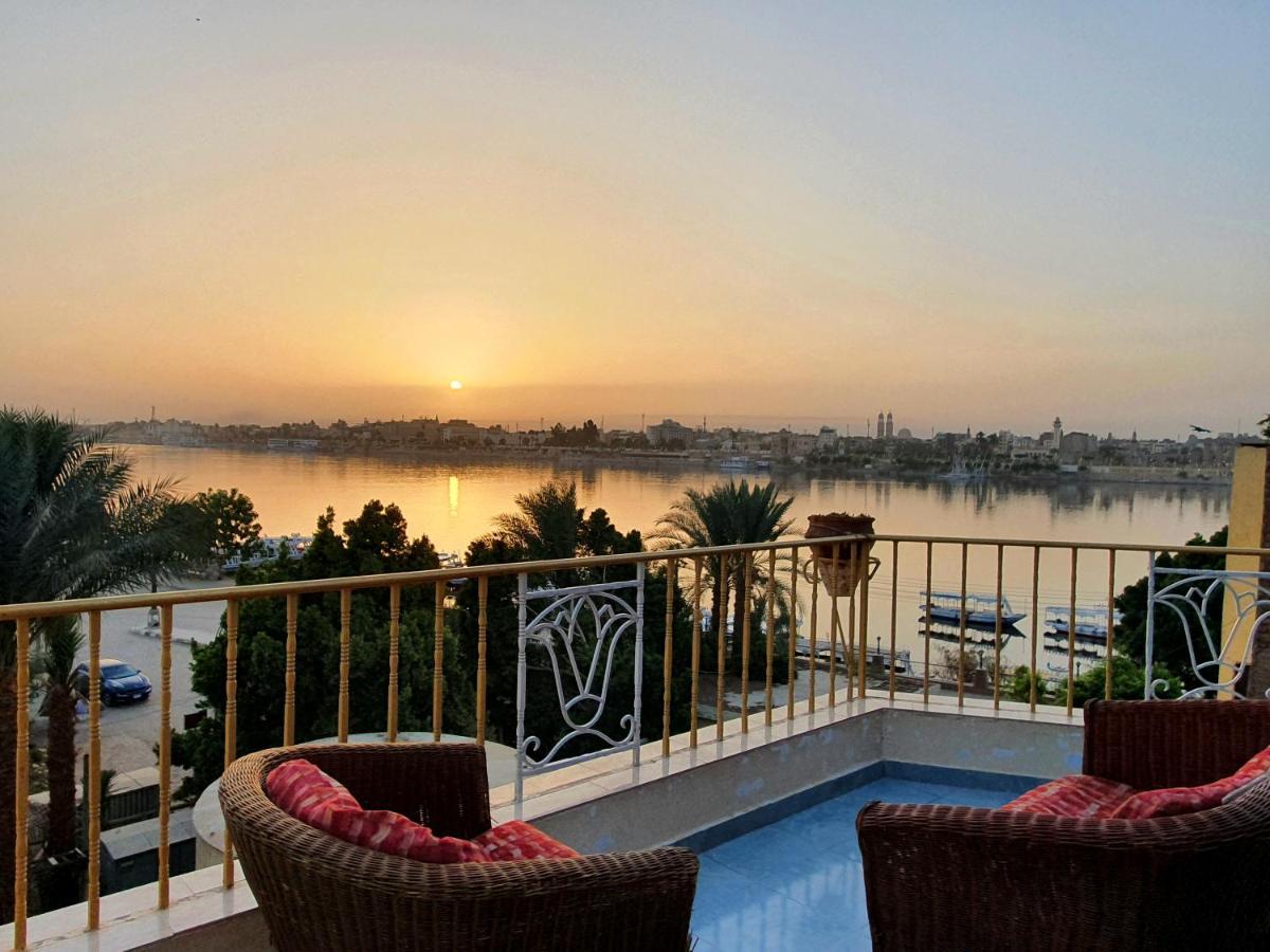 Spring Hotel Luxor Exteriér fotografie