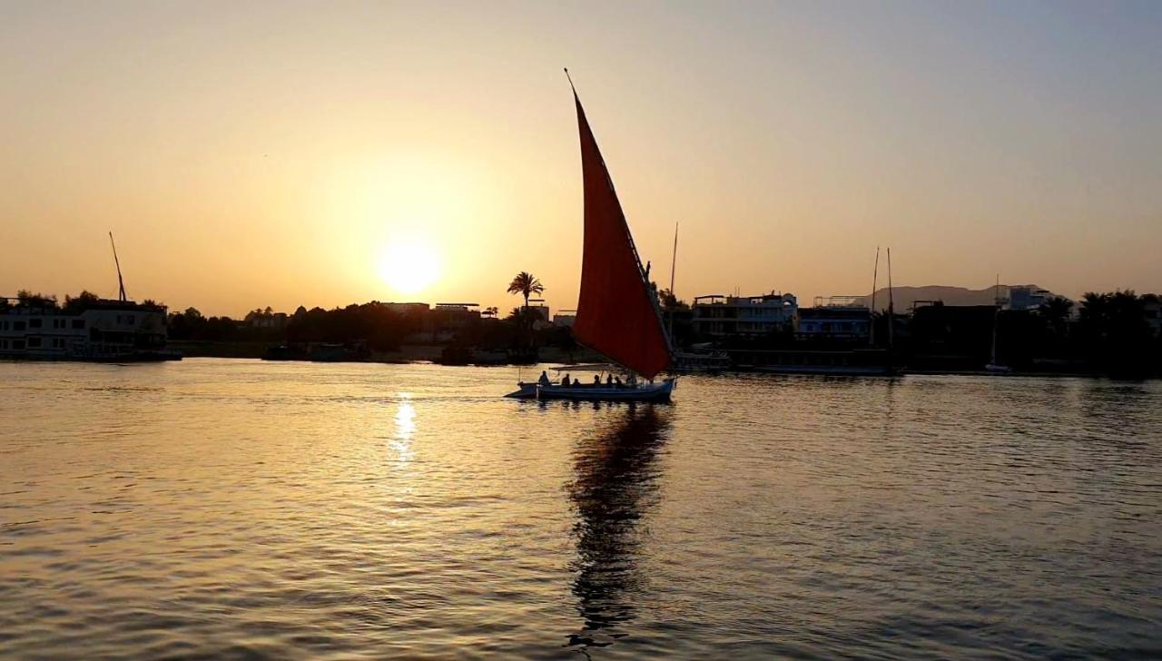 Spring Hotel Luxor Exteriér fotografie