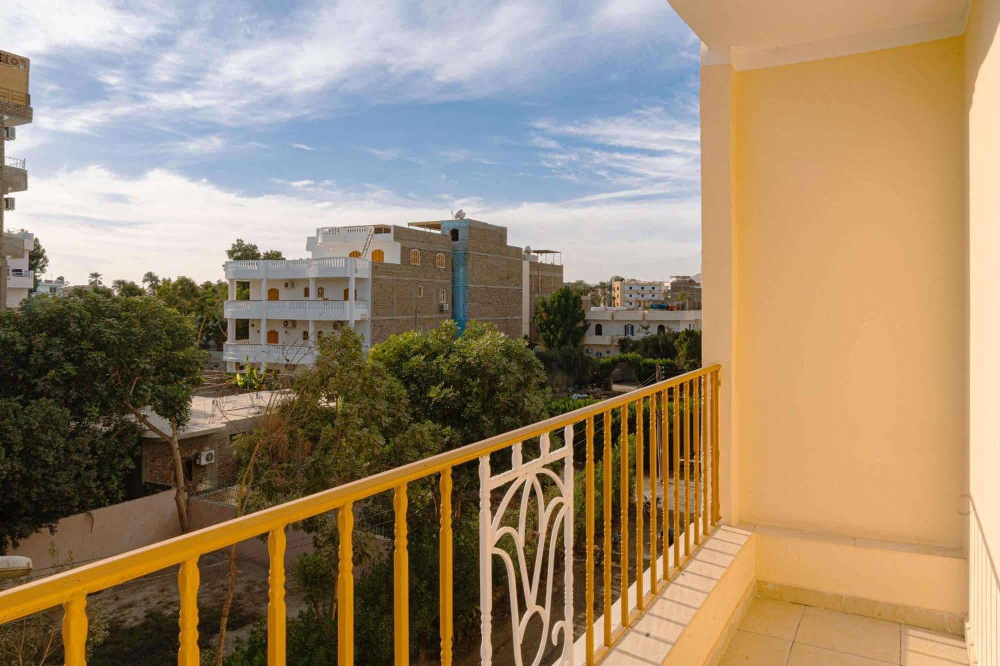 Spring Hotel Luxor Exteriér fotografie
