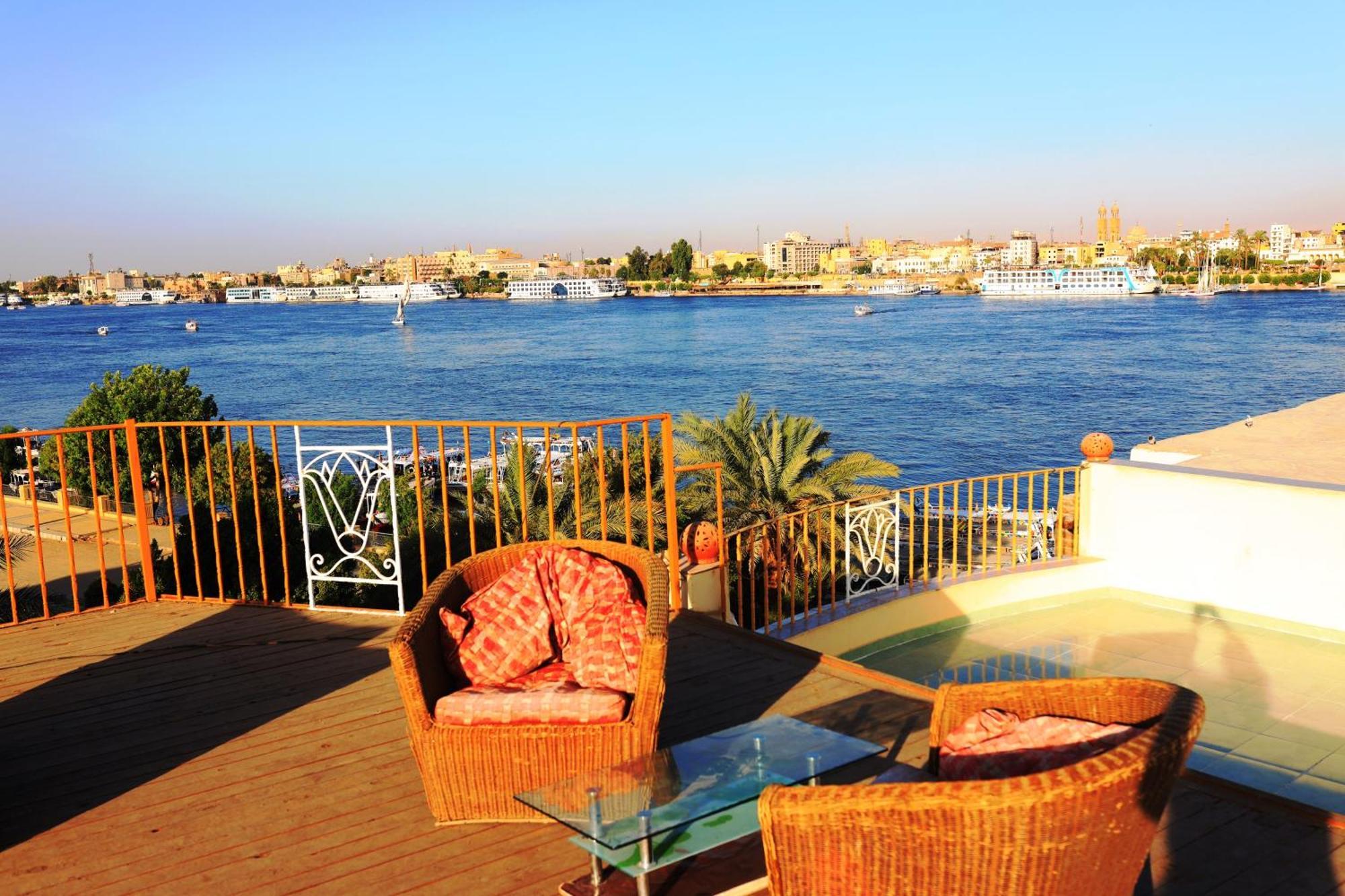 Spring Hotel Luxor Exteriér fotografie