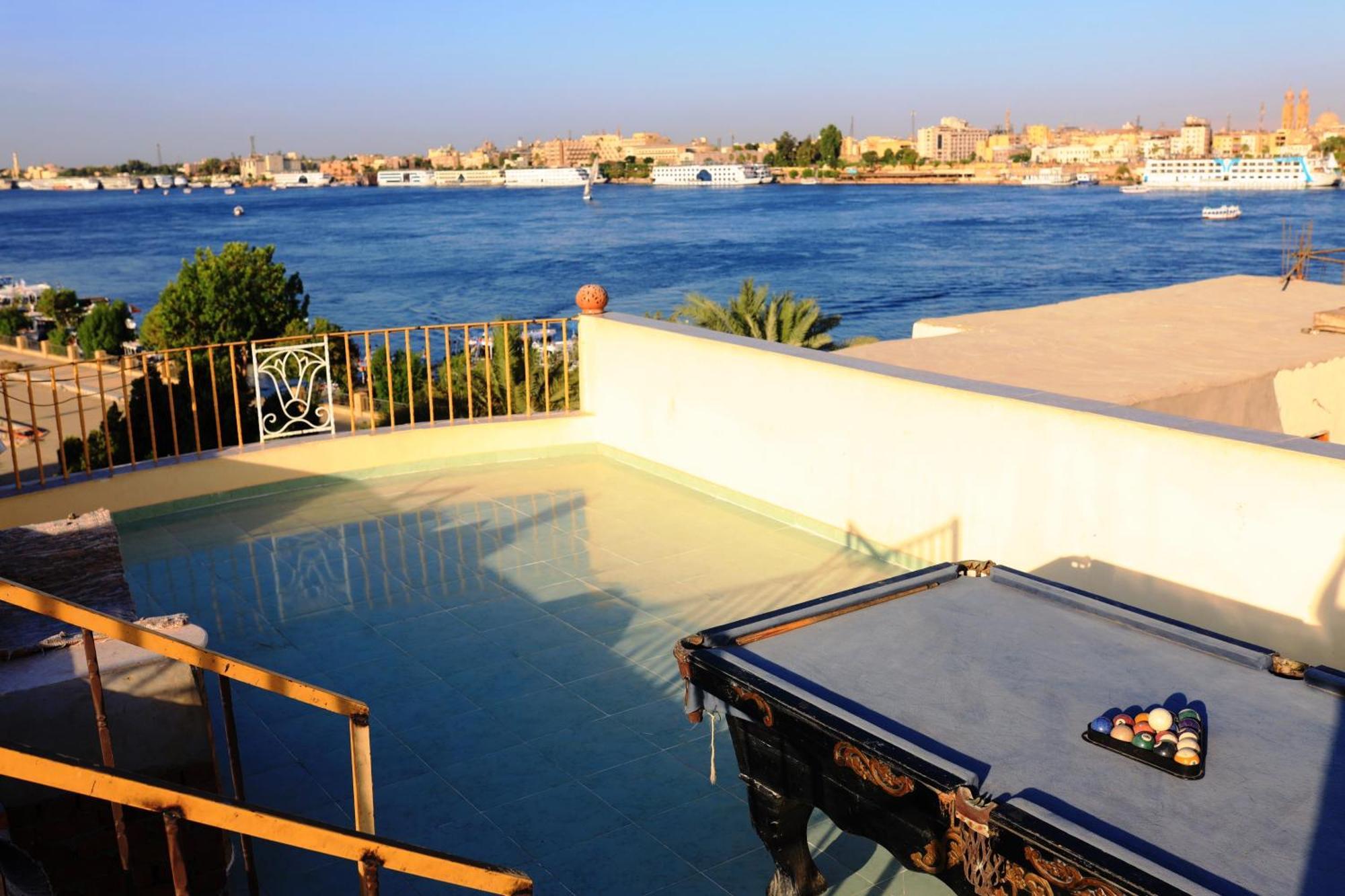 Spring Hotel Luxor Exteriér fotografie